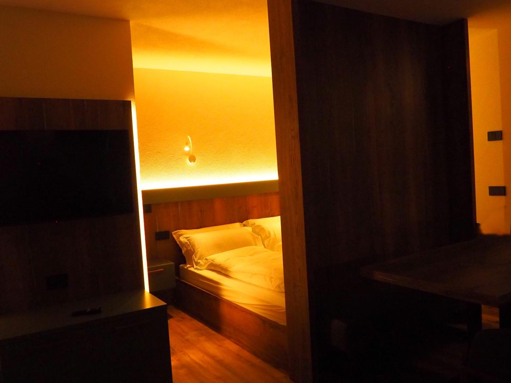 Apartment Yodel *